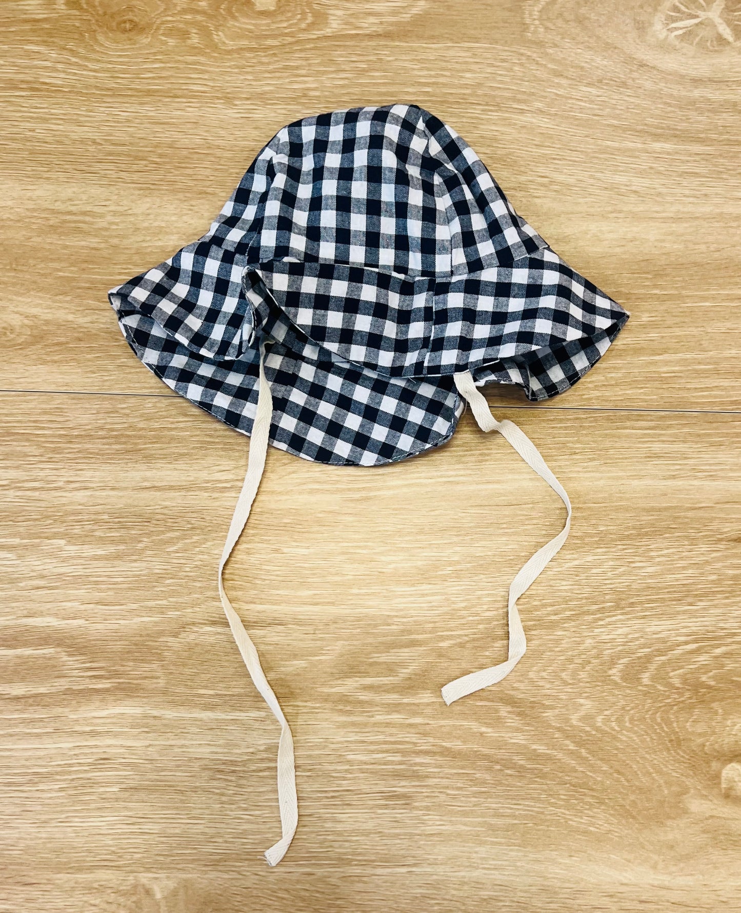 Black white check hat